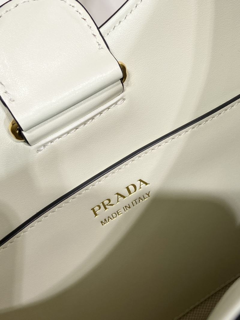 Pra*a cleo bags